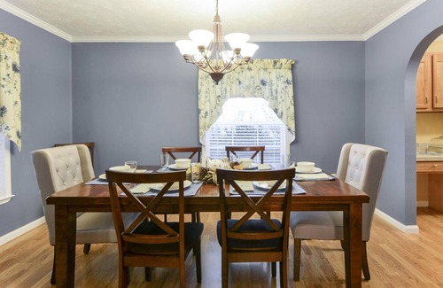 Omaha House | Llama House -**Self distance in peaceful country style!! Close to town though!!