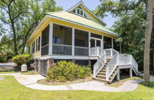Saint Helena Island House | Lloyd's Lodge at Davis Love Dr