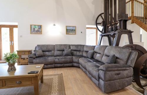 Llanfair Caereinion House | Llwydiarth Saw Mill