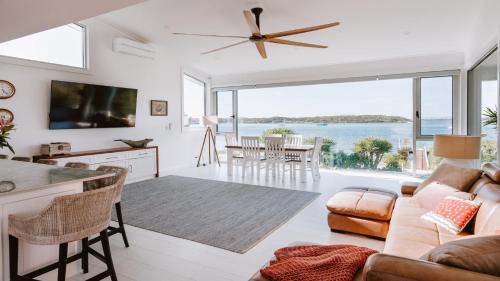 Lake Wangary House | Lobster Pot II