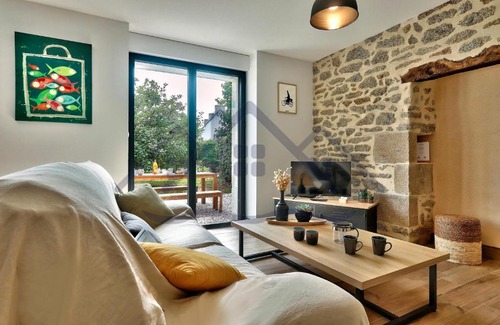 Guilvinec House | LocaLise - M3C - La petite Bigoudène - Maison entièrement rénovée en duplex avec jardin - Tout à pied, plage, port, centre, commerces - Wifi inclus - Draps inclus - Animaux bienvenus