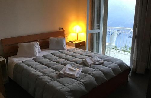 Civenna Hotel | LOCANDA MIRABEAU