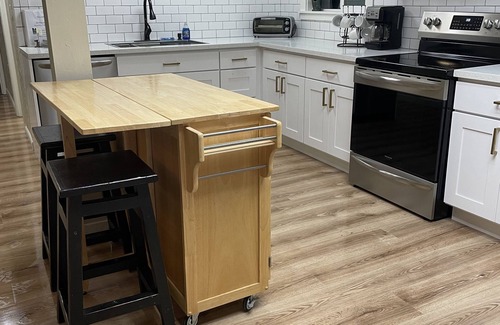 Hood River House | Located Downtown With Columbia River Views. Walk Everywhere!