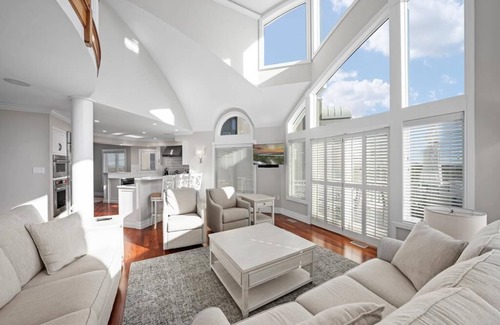 Avalon House | Located in the beautiful south end of Avalon