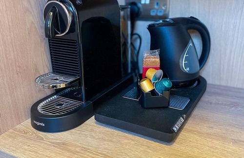 Padfield Apartment | Located in the heart of Glossop in the High Peak, Westwood Boutique Aparthotel combines comfort with convenience. Set against the breathtaking backdrop of the Peak District.