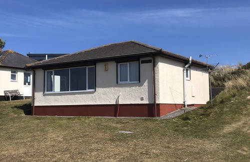 Hayle Cottage | Located just a short walk from the three miles of beach that runs from Hayle Estuary to Godrevy