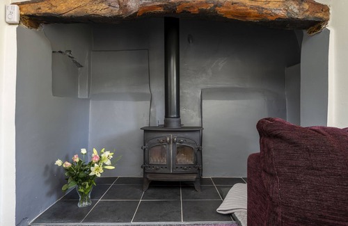 Holworth Apartment | Located on Morton Common surrounded by glorious countryside and forest, Primrose Cottage is a quaint