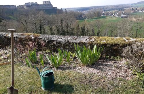 Coucy-le-Chateau-Auffrique Apartment | LOCATION à COUCY LE CHATEAU