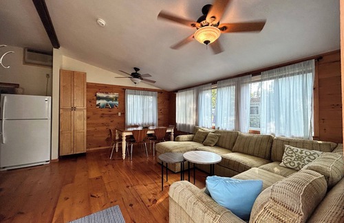 Bass River Cabin | LOCATION! 1 mile to OCEAN/GOLF, Pool, SLEEPS5, pet ok, Kitchen/Grill,2BR,Parking