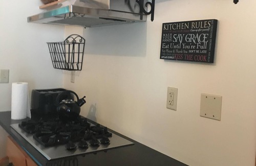 Bass River Cabin | LOCATION! 1 mile to OCEAN/GOLF, Pool, SLEEPS5, pet ok, Kitchen/Grill,2BR,Parking