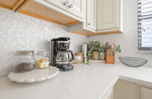 Bay Esplanade Condo | Location! 30-Steps Beach Access