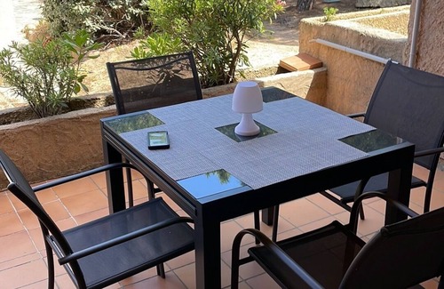 Marine de Saint Ambroggio Condo | Location au Bord de L'eau Avec vue sur Mer. Pour une Famille de 4 Personnes