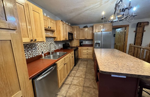 Friendship House | Location! Castle Rock/Wis. Dells/Golf, 5 BDR 2 Bath, 10 Acres. Sleeps 19 in beds