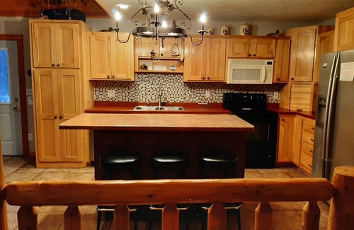 Friendship House | Location! Castle Rock/Wis. Dells/Golf, 5 BDR 2 Bath, 10 Acres. Sleeps 19 in beds