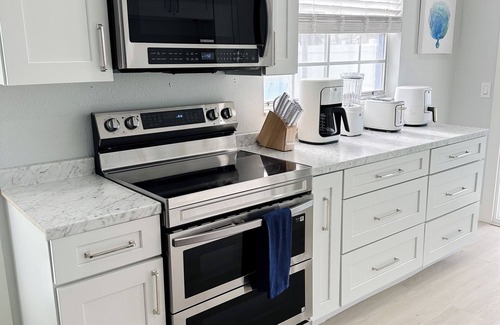 Anna Maria House | LOCATION, COMPLETE REHAB 1/1. Great pool, close to beaches, twin family rooms!
