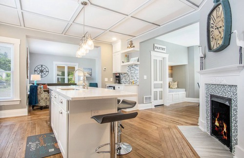 South Haven House | Location, Design, Indoor/Outdoor space, close to town and beach!