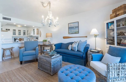 Gulf Shores Condo | LOCATION! LOCATION! LOCATION! *Beach Views* Read Reviews.