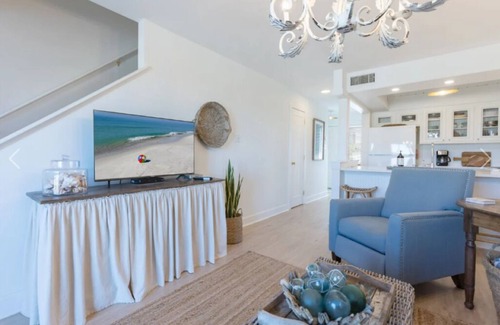 Gulf Shores Condo | LOCATION! LOCATION! LOCATION! *Beach Views* Read Reviews.