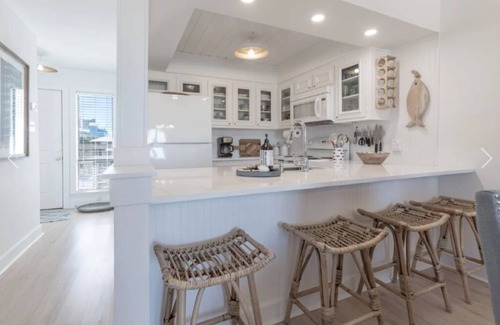Gulf Shores Condo | LOCATION! LOCATION! LOCATION! *Beach Views* Read Reviews.