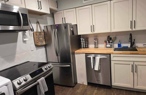 Albuquerque Apartment | LOCATION! LOCATION! UPTOWN GARDEN LUXE CONDO