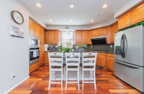 Woodbury House | Location! Location! Woodbury-Walking to Shopping and Activities 步行到商圈，活動中心