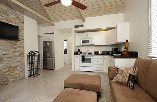Indian Wells Condo | LOCATION! Majestic Mnt View, Fully Upgraded, BBQ, Smart 50'' TV, Wifi, PETS OK.