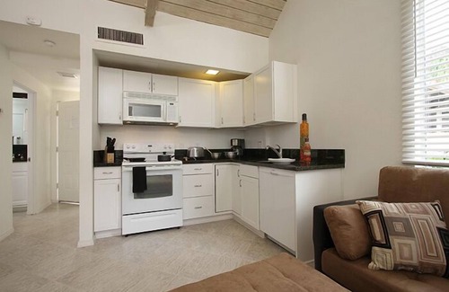 Indian Wells Condo | LOCATION! Majestic Mnt View, Fully Upgraded, BBQ, Smart 50'' TV, Wifi, PETS OK.