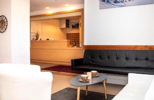 Puy-Saint-Vincent Apartment | Location saisonnière 3 pièces à Puy-Saint-Vincent, 6 personnes, proche pistes, piscine, parking inclus - FR-1-504-599