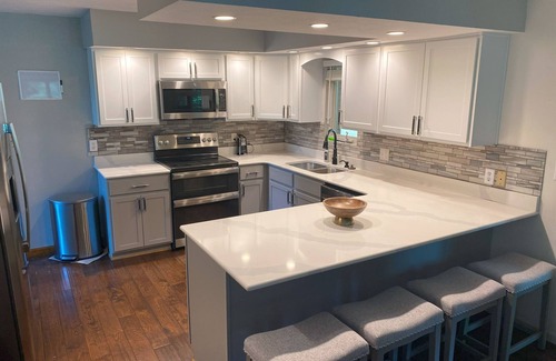 Marion House | Location & views! Cozy with room for 10. Outdoor firepit & 2 covered boat slips.