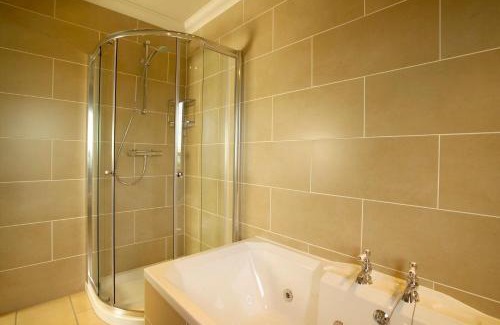 East Lewiston Hotel | Loch Ness Lodge