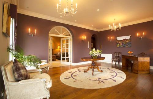 East Lewiston Hotel | Loch Ness Lodge