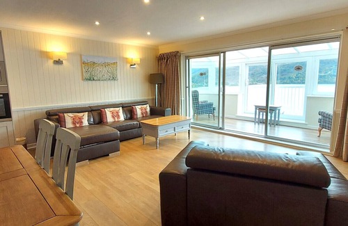 Kinloch Rannoch Condo | Loch Rannoch Highland Club Pine Martin Lodge 8