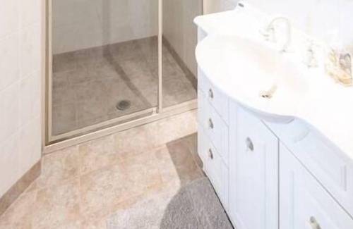 Mount Panorama Cottage | LOCHINVAR/ Magnolia Cottage.