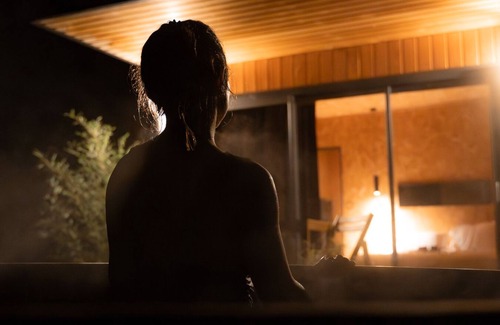 Saint-Quentin-en-Tourmont Apartment | Lodge with private nordic bath by the water