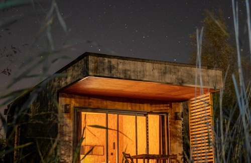 Saint-Quentin-en-Tourmont Apartment | Lodge with private nordic bath by the water