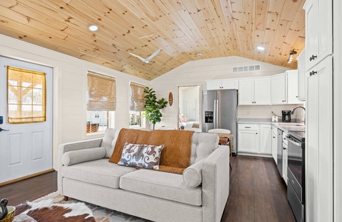 Williamstown Cabin | Lodge 106 at Eden Reserve—Safari Cabin Near Ark