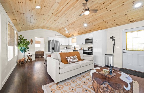 Williamstown Cabin | Lodge 125 at Eden Reserve—Safari Cabin Near Ark
