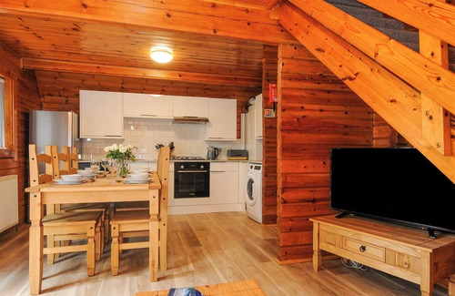 Liverton Cottage | LODGE 32 - COWSLIP, pet friendly, with pool in Chudleigh
