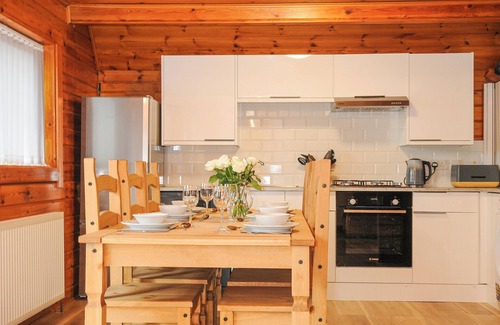 Liverton Cottage | LODGE 32 - COWSLIP, pet friendly, with pool in Chudleigh