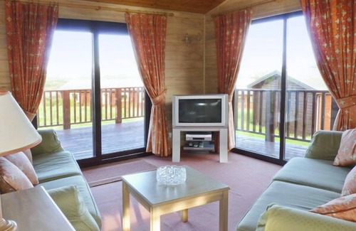 Woolfardisworthy Cabin | LODGE 48, family friendly, with a garden in Woolsery