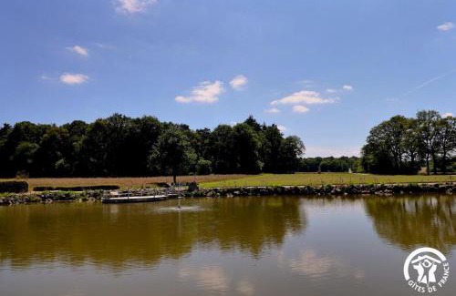 Mezieres-sur-Couesnon House | Lodge de l'etang