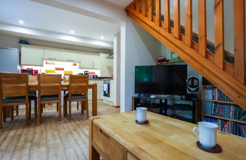 Liverton House | Lodge Nine for 6 with Hot Tub - Spa Resort in Devon