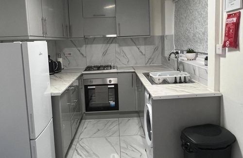 Liverpool City Centre House | Lodge - Sleeps 10 & Free Parking