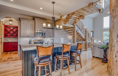 South Fork House | Lodge-style home with striking mountain views, fireplaces, & hot tub