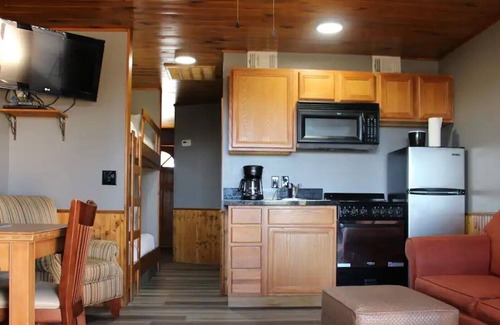 Canyon Lake Cabin | Lodge Suite Downstairs W/ Deck - 103