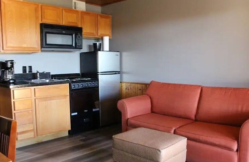 Canyon Lake Cabin | Lodge Suite Downstairs W/ Deck - 106