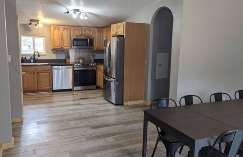 Rockbridge Cabin | Lodge w/huge great room & outdoor space! Just minutes to Logan & HH State Park!
