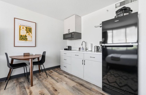 Greenway Plaza-Upper Kirby Apartment | Lodgeur | Calm & chic studio | Upper Kirby