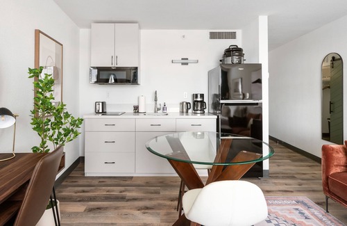 Greenway Plaza-Upper Kirby Apartment | Lodgeur | Peaceful studio retreat | Upper Kirby