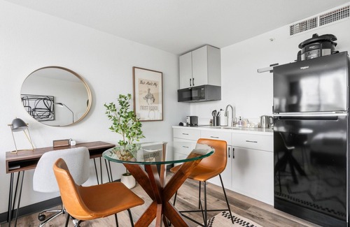 Greenway Plaza-Upper Kirby Apartment | Lodgeur | Studio near Rice Village | Upper Kirby